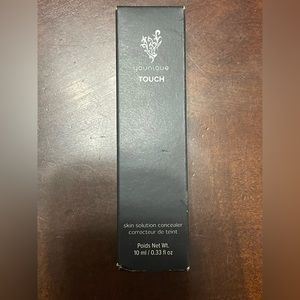 NWT Concealer color Tulle